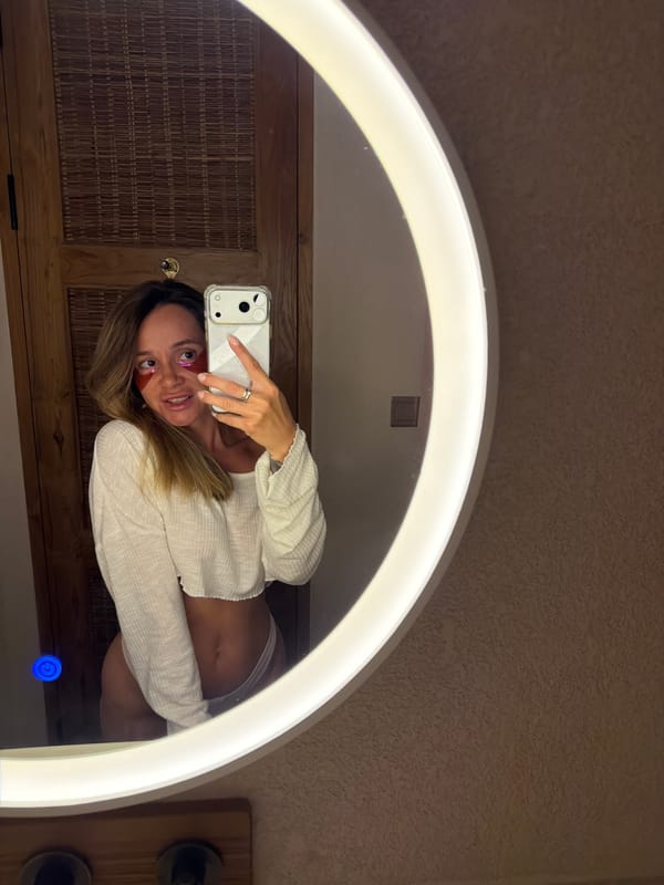 Bathroom mirror selfie session documented in Mengwi, Indonesia