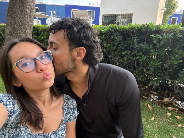 Couple takes nighttime selfie in Cholula park