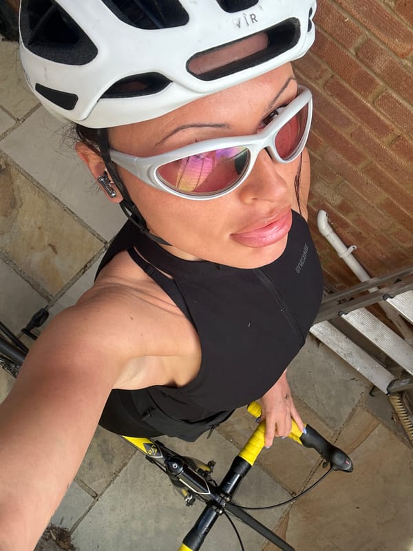 Morning cyclist spotted with yellow bike in Wealden area