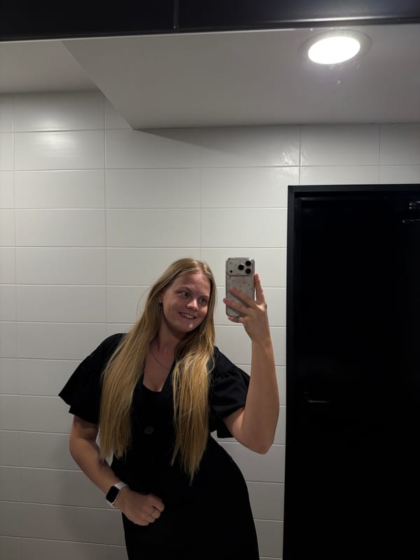 Woman takes bathroom selfies in Izhevsk, Russia