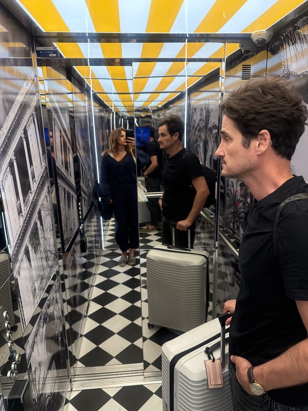 Evening documentation tour captures Nice landmarks and hotel interiors