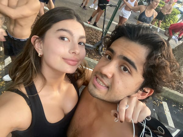 Late-night outdoor fitness gathering documented in Miami