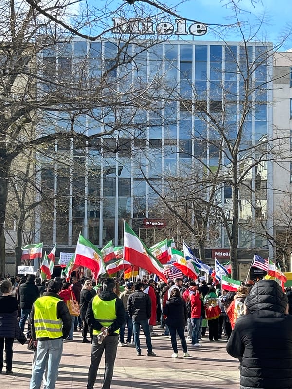 Iranian-Israeli flag demonstration marches through central Berlin