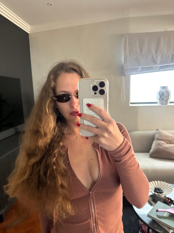 Woman takes mirror selfies in Cape Town