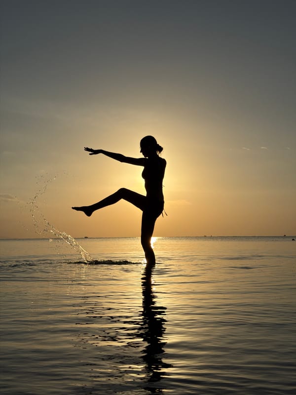 Sunset silhouettes and a selfie on Ko Samui's shore