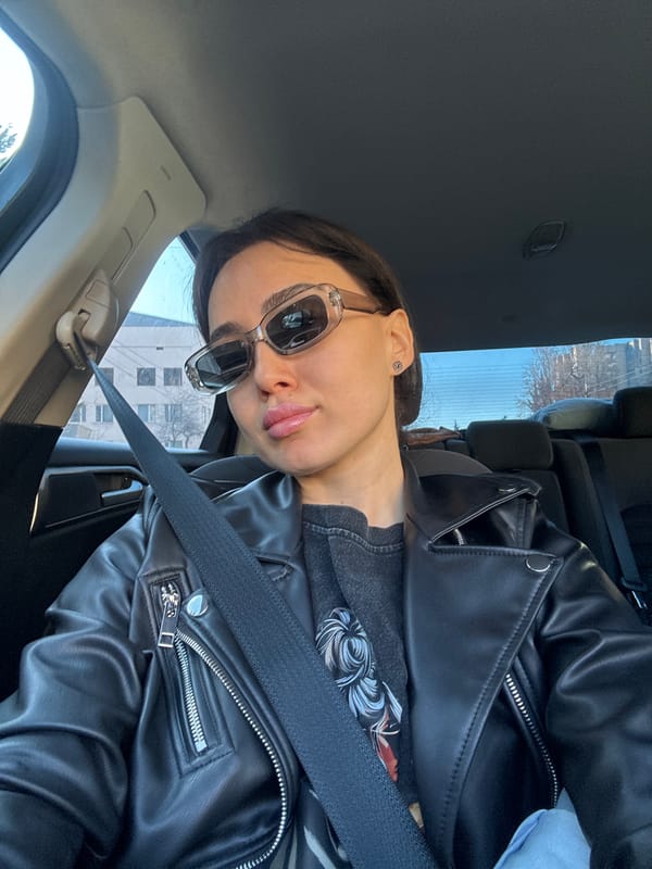 Woman in leather jacket spotted driving in Tbilisi