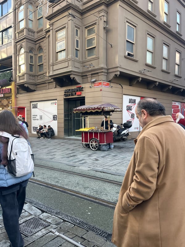 Afternoon crowds fill İstiklal Avenue shops and streets in Istanbul