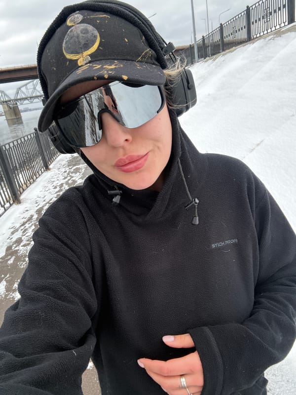 Woman spotted on snowy Krasnoyarsk bridge during overcast morning