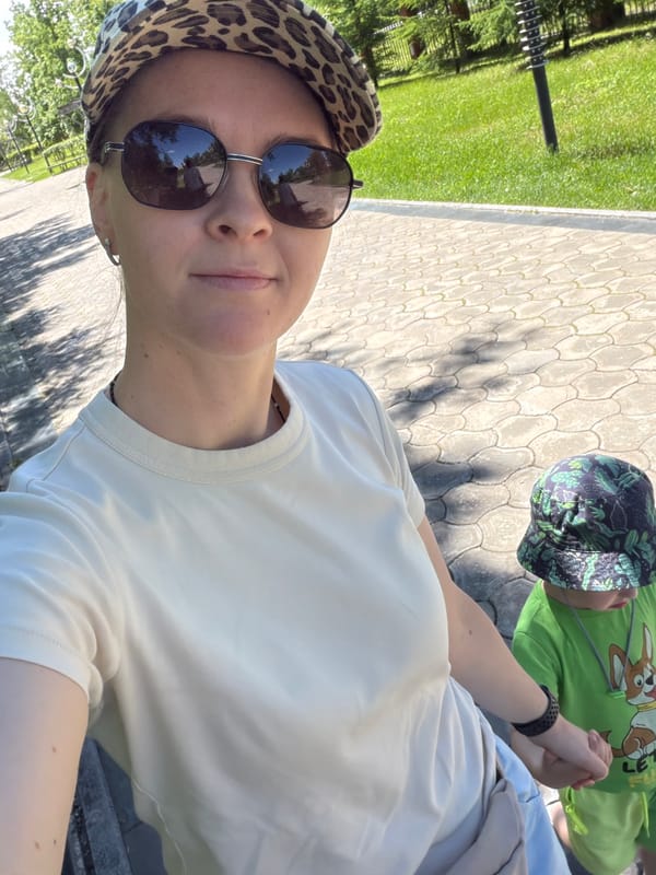 Family enjoys Saturday morning park outing in Khabarovsk
