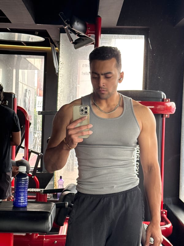 Late-night gym session documented in Kolkata