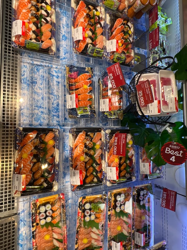 Shopper documents Vietnamese retail experience at Đà Nẵng mall