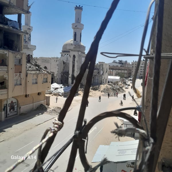 Daily life documented in Khan Yunis amid urban conditions