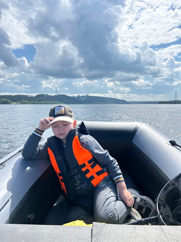 Fishing and drifting on the Kama River near Chaikovsky