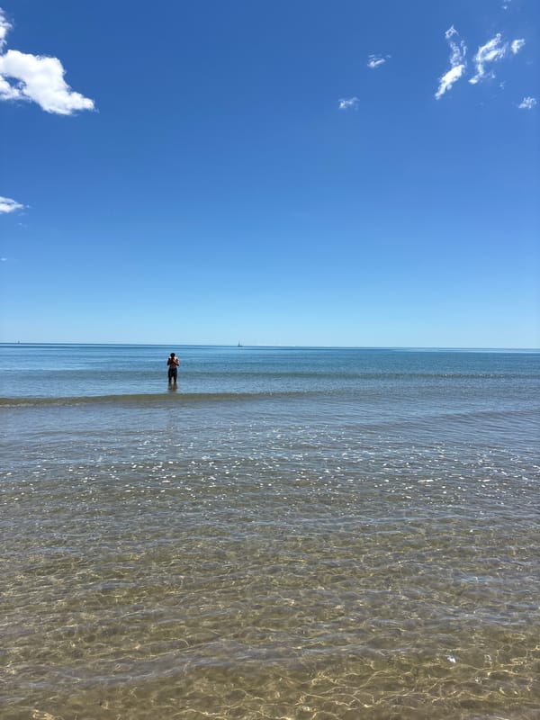 Clear day beach activity documented at Alboraia, Spain