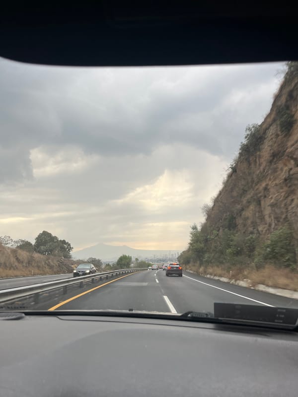 Driver encounters traffic jam on Santa Clara Ocoyucan highway