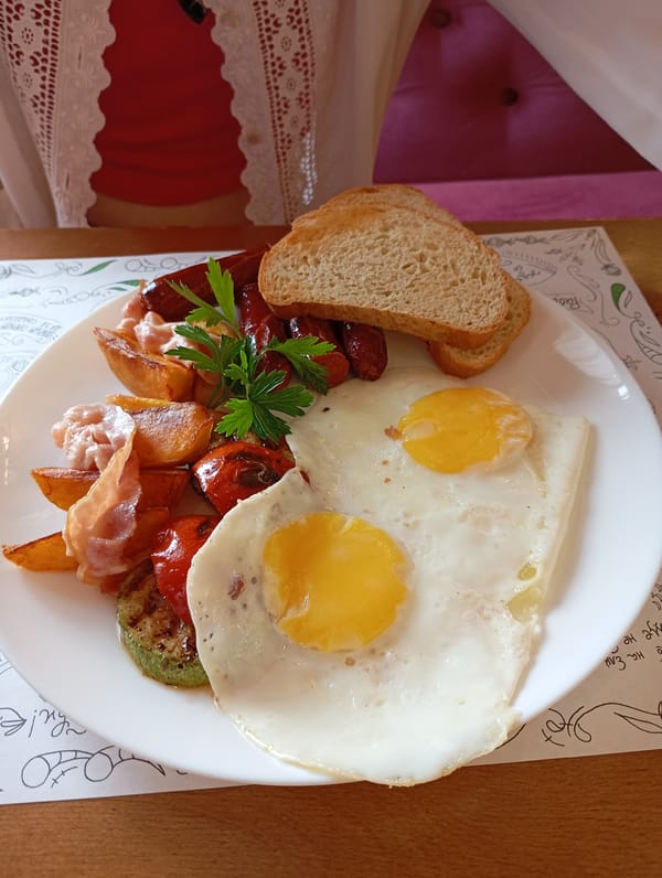 Breakfast and folk art at an ornate Novosibirsk restaurant