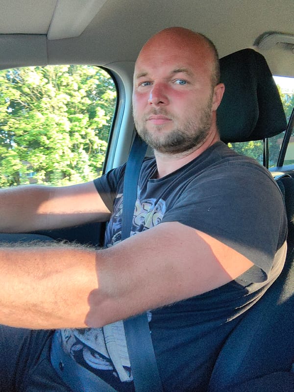 Inside a moving car on a sunny afternoon in Fanipal