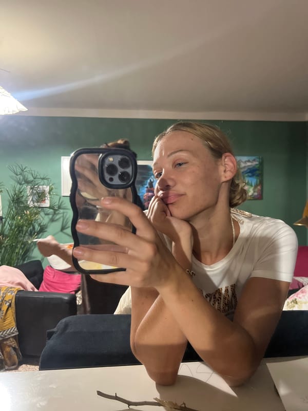 Bedroom selfie session in Mühldorf a. Inn
