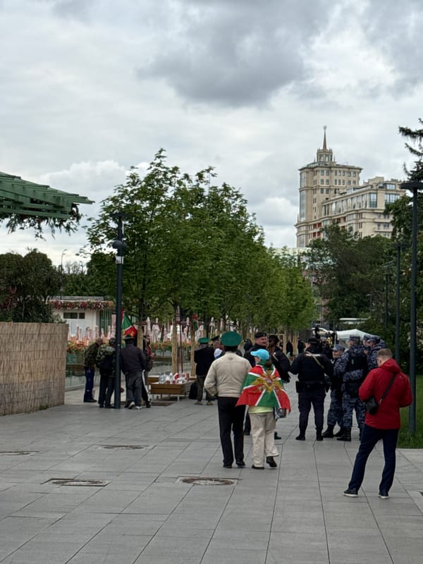 Moscow parks and waterways see routine afternoon activity