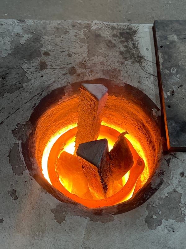 Metal pieces heated in furnace observed in Saint-Rémy-lès-Chevreuse