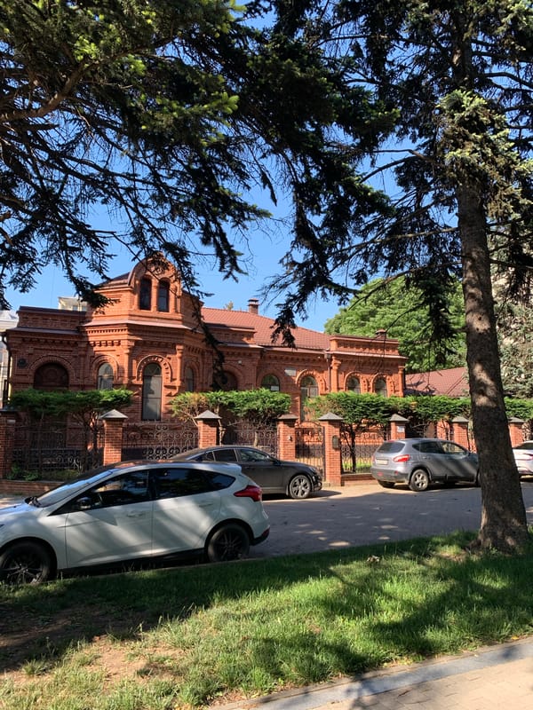 Urban walking tour documents churches, gardens, architecture over hour