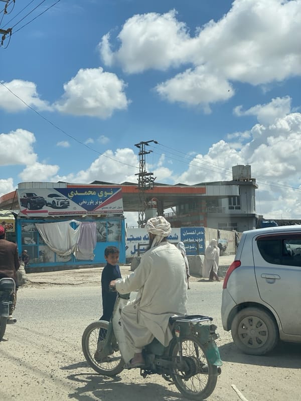Man in traditional dress spotted on Kandahar street