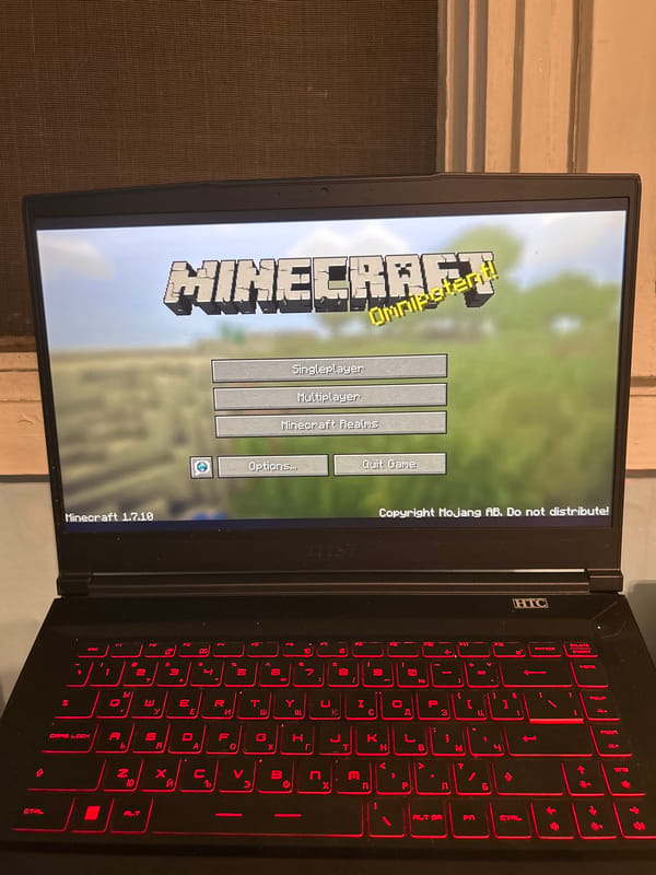 Someone preparing to play Minecraft 1.7.10 on laptop setup