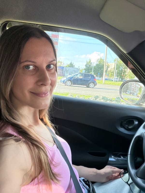 Selfie from the driver's seat on an Izhevsk street