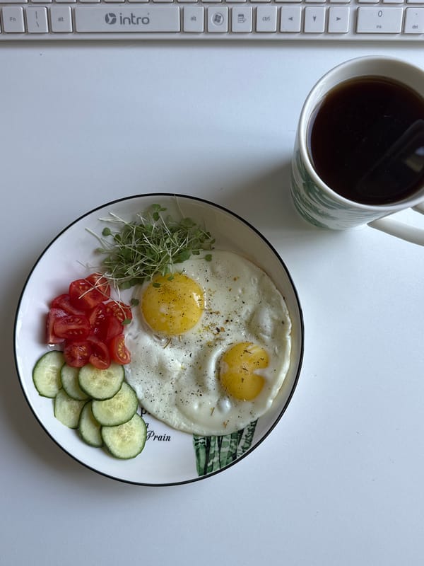 Morning scenes documented across Kemerovo include meals, conversations, decorations