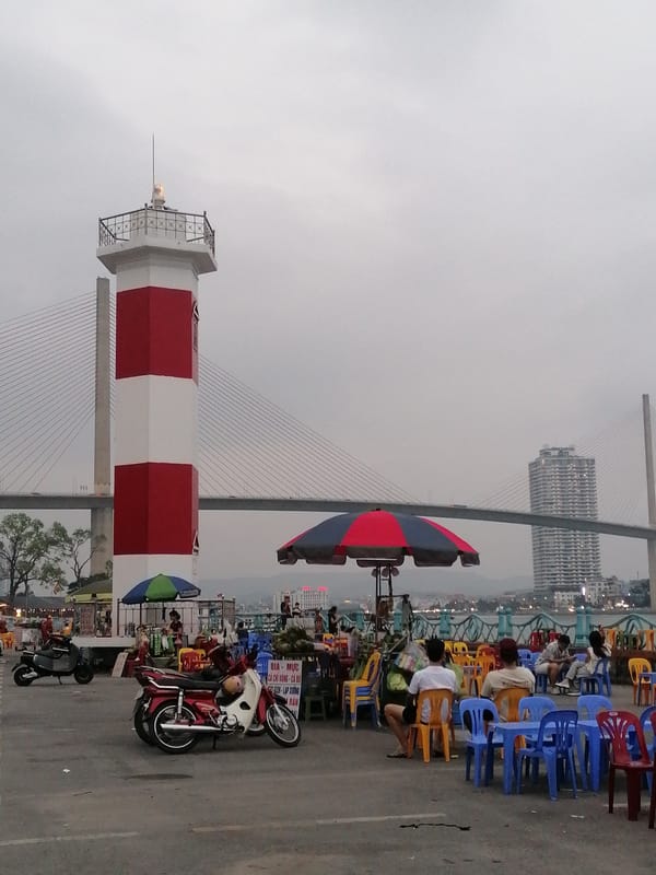 Tourist explores Bai Chay Ward's waterfront attractions and street life