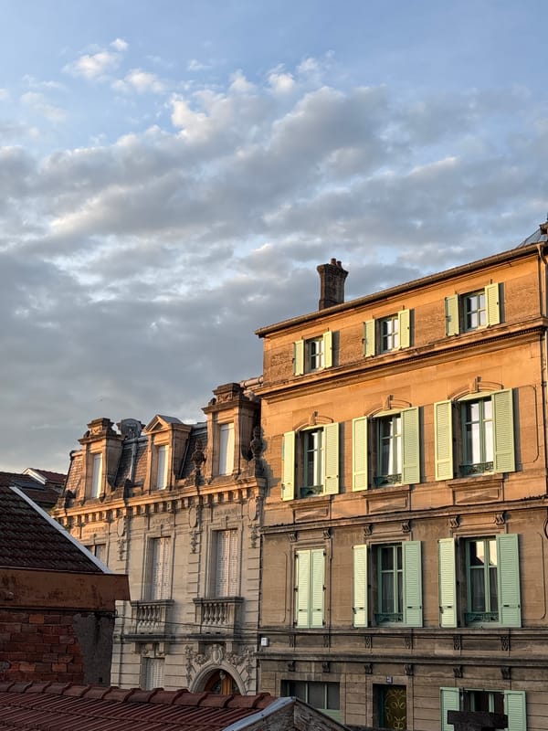 Building with green shutters observed in Bar-le-Duc, France