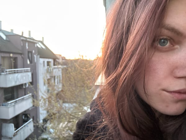 Woman photographed taking selfies, smoking in Varna apartment