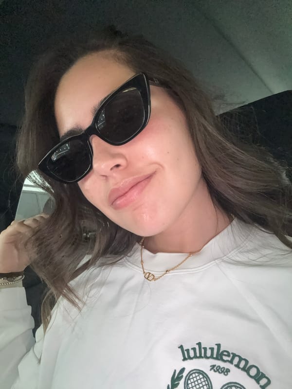 Woman in white Lululemon shirt spotted in Tlaxcalancingo