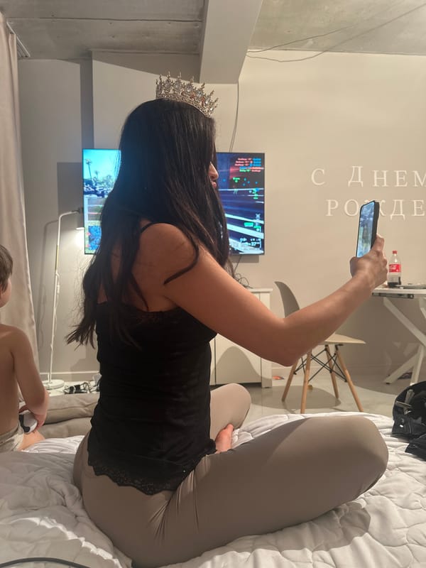 Woman in tiara spotted with child in Khimki home