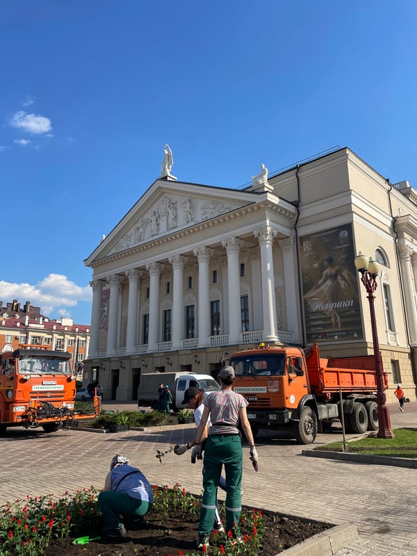 Spring flower planting and street scenes documented in central Kazan