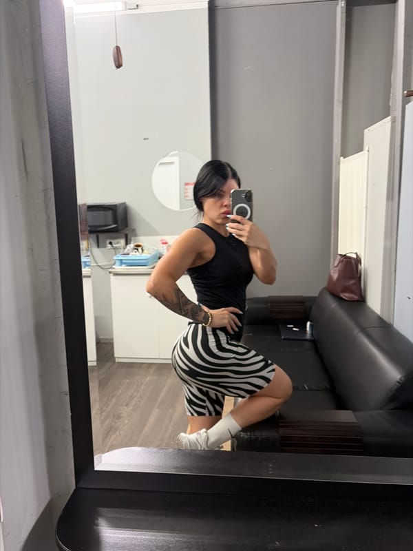 Gym mirror selfie and detail shot, Ufa