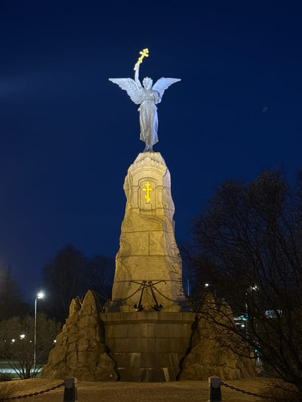 Evening view of illuminated War memorial in Tallinn