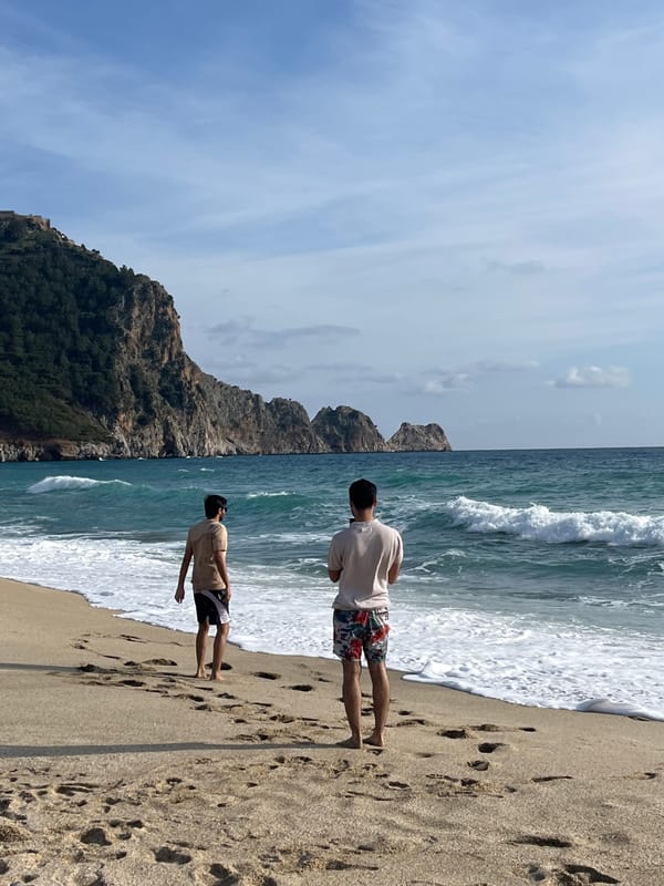 Beach leisure activities documented across Alanya, Turkey coastline