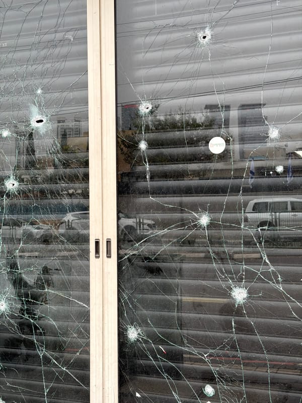 Daily moments captured across Givatayim parking areas and streets