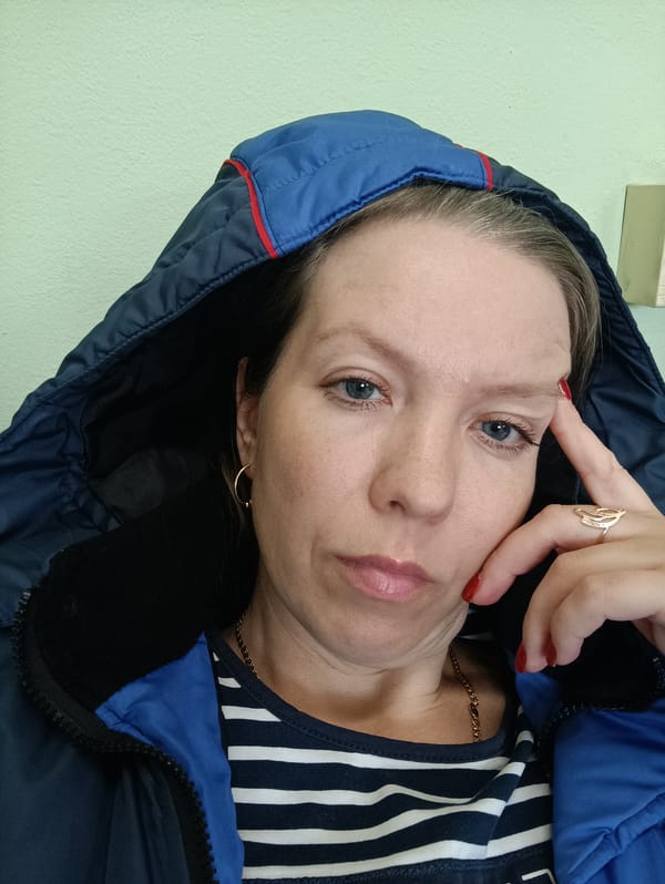 Woman photographed multiple times in Chaikovsky, Russia morning session