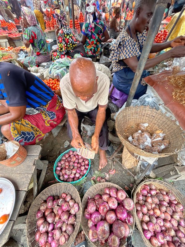 Midday market activity in Fegge, Nigeria