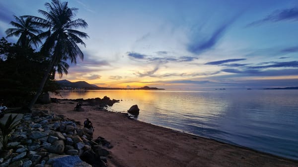 Sunset shots and selfies along Baan Bang Rak beach, Koh Samui
