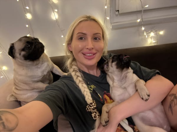 Couch evening with two pugs and plenty of selfies
