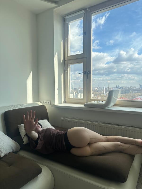 Digital figure drawing session captured in Khimki apartment