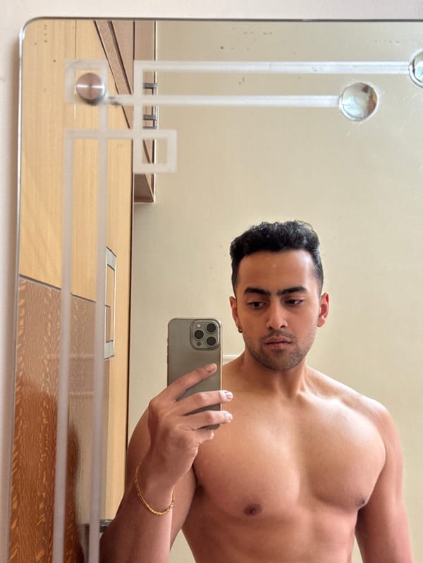 Man takes fitness mirror selfies in Kolkata residence