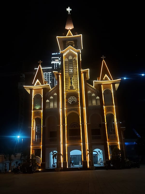 Illuminated church glowing against the Đà Nẵng night sky