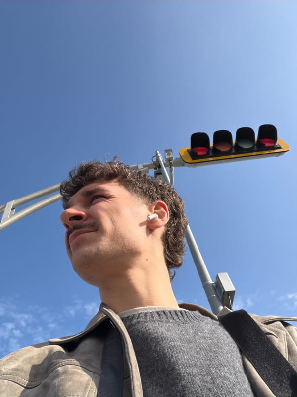 Man observed near traffic light in Laval, Canada