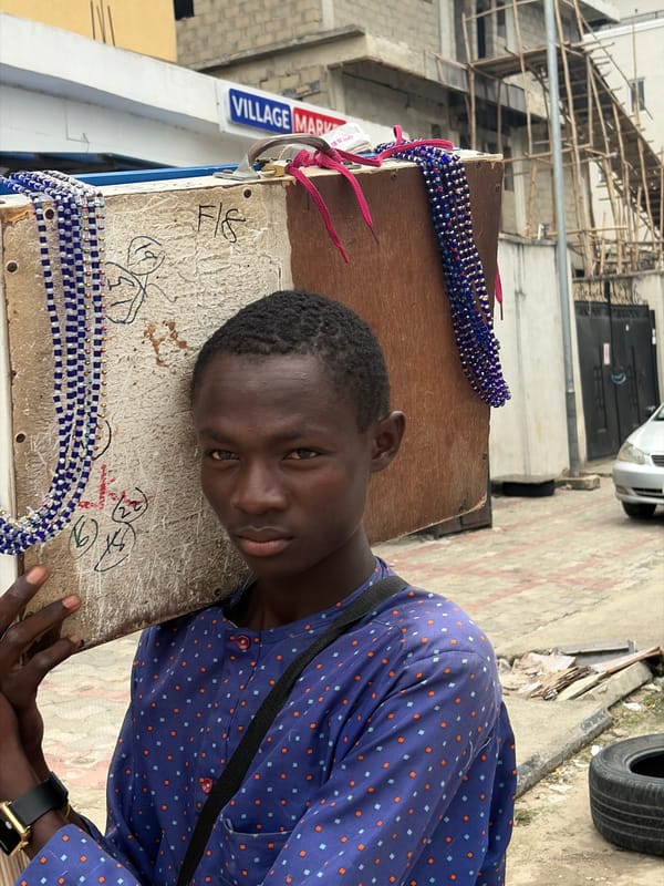 Street vendor and delivery driver spotted in Igboefon