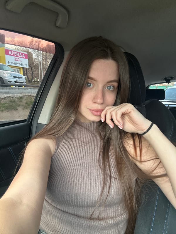 Woman photographed in portrait shot inside vehicle