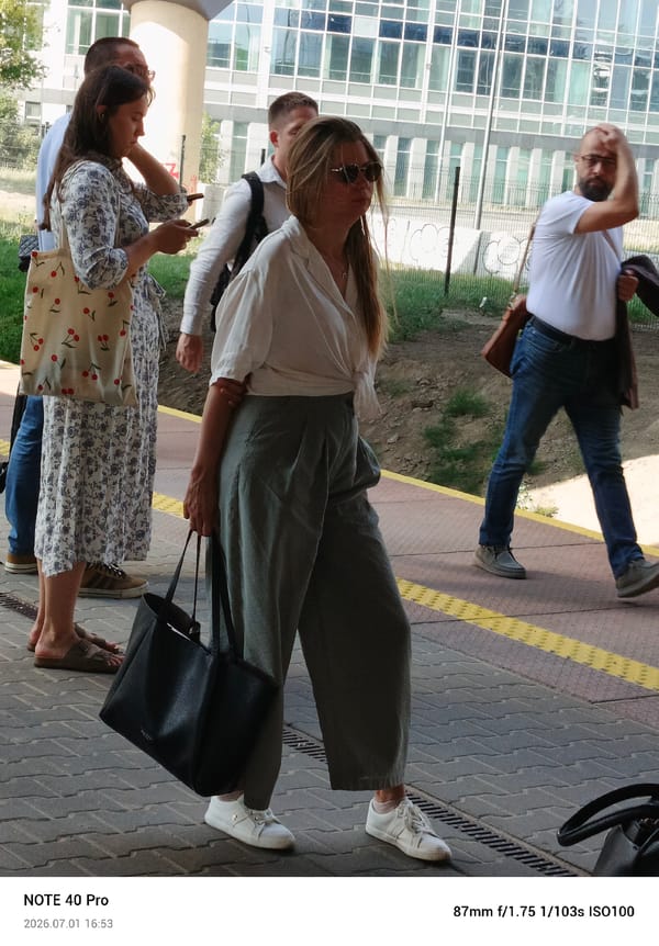 Afternoon foot traffic on a Warsaw transit platform